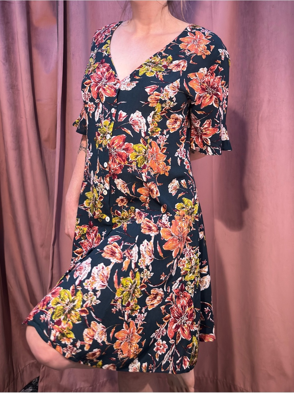 Riah Fashion Floral Button Front V Neck Midi Dress Size M